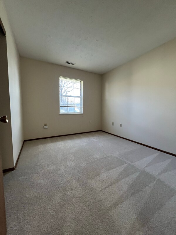 Building Photo - 3930 Deer Lake Way