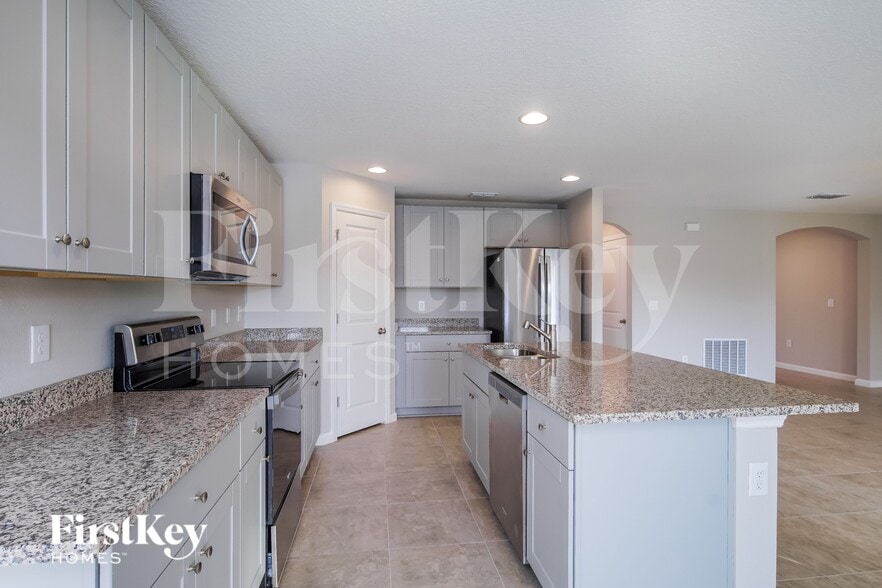Building Photo - 308 S Haven Ct