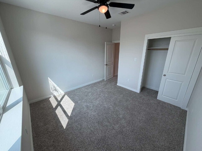 Building Photo - Fabulous 2 story 3 bedroom Tarleton Crossing townhome!