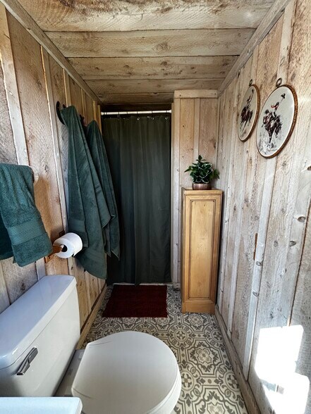 Building Photo - 810 Watt Canyon Rd