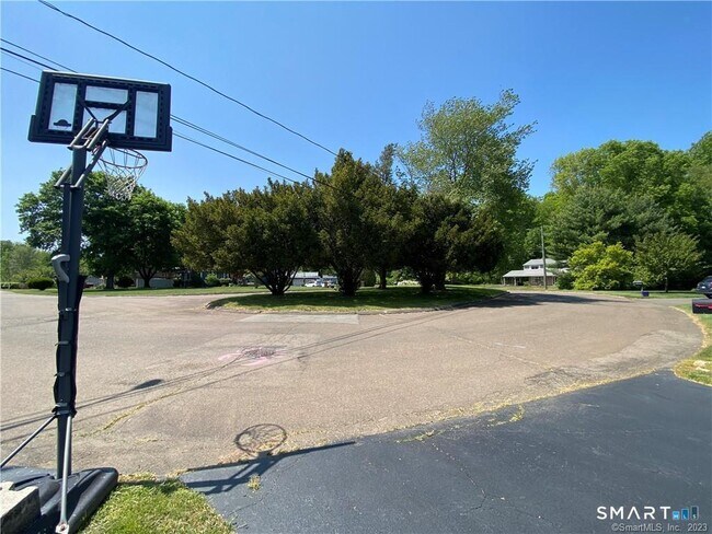Building Photo - 14 Stonegate Dr