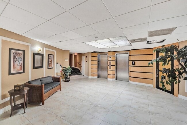 Building Photo - 3800 N Hills Dr