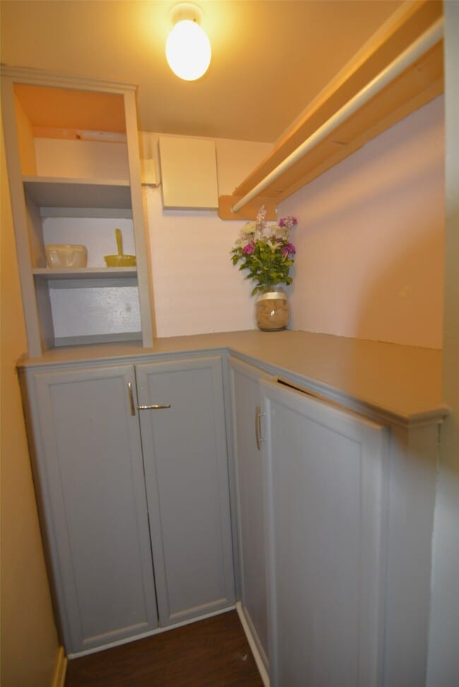 Building Photo - 7423 River Pines Dr