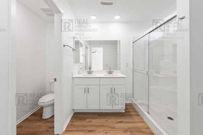 Building Photo - Spacious 4-Bed, 2-Bath Open-Concept Home i...