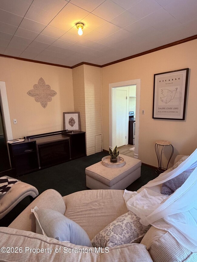 Building Photo - 701 Main St