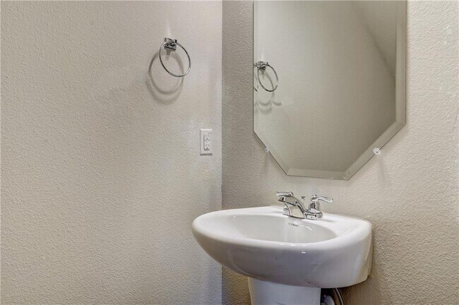 Building Photo - 1703 Davidson Rnch Dr