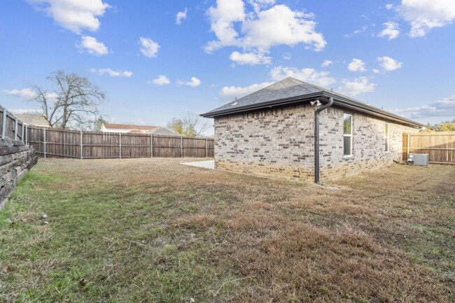 Building Photo - 931 N Barrett Ave