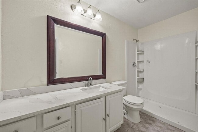 Building Photo - 2504 Brook Hollow Ct