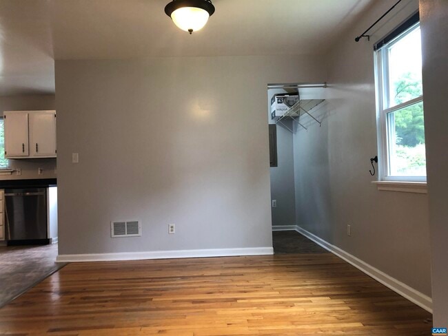 Building Photo - 206 Greentree Park