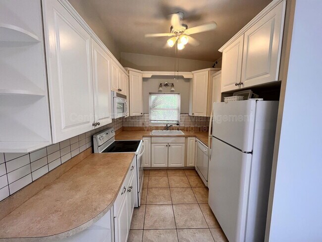 Building Photo - 253 Ashwood Dr