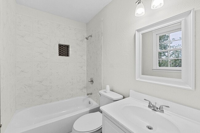 Building Photo - 1306 Dominica Dr