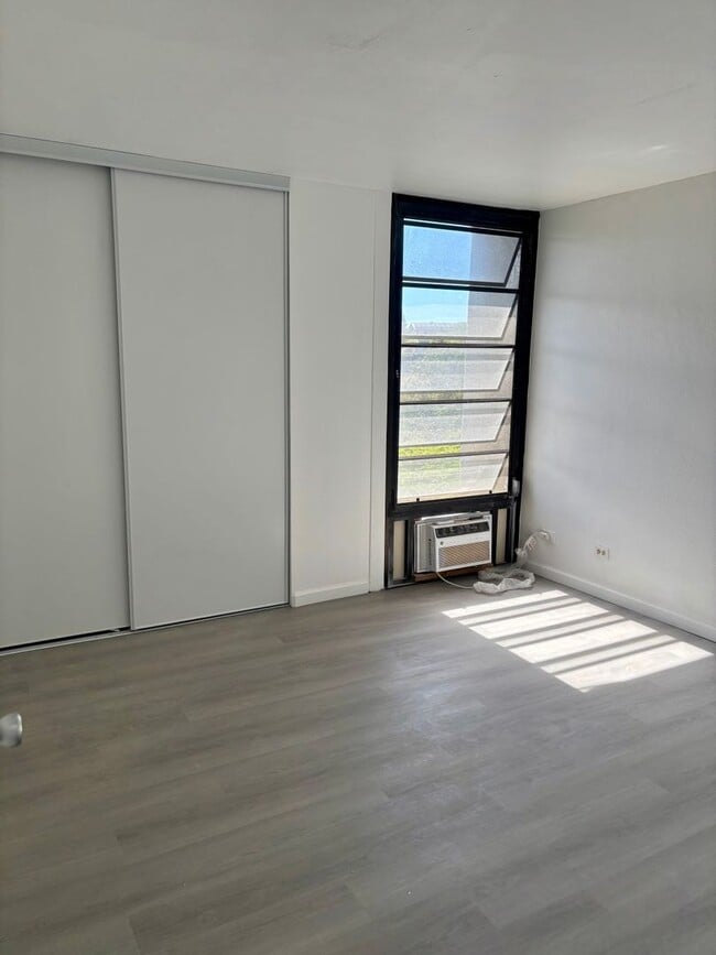 Building Photo - AVAILABLE NOW | Fully Renovated One Bedroo...
