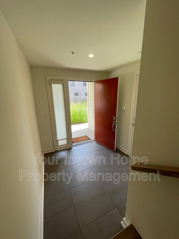 Building Photo - 504 Rankin St NE