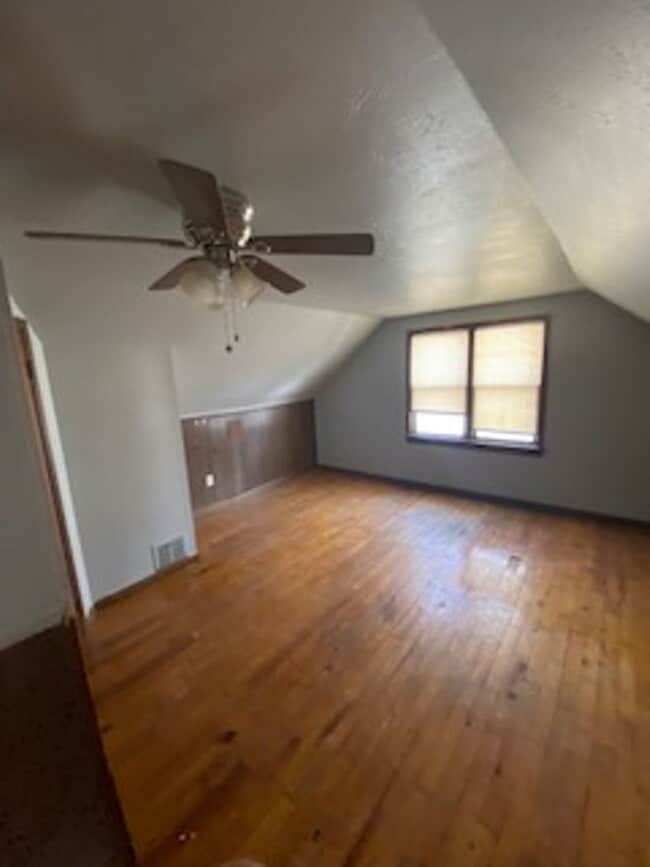 Building Photo - Cozy 3 Bedroom Home