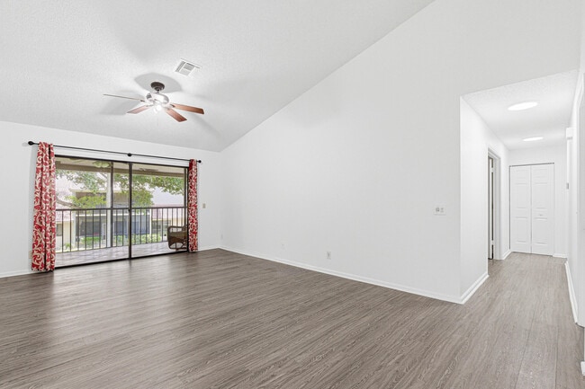 Building Photo - 5530 Coach House Cir