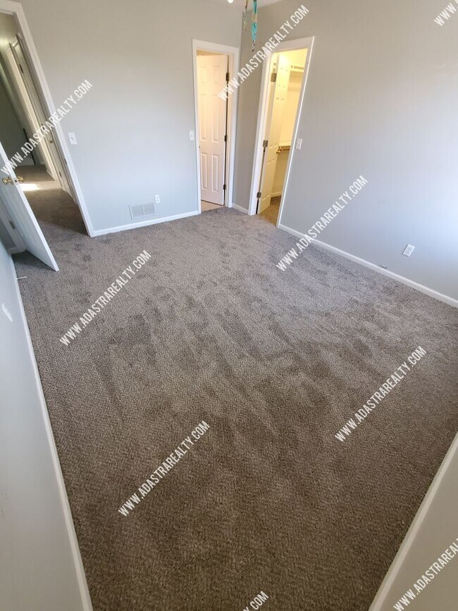 Building Photo - Beautiful and Spacious Louisburg Townhome-Available in MAY!!