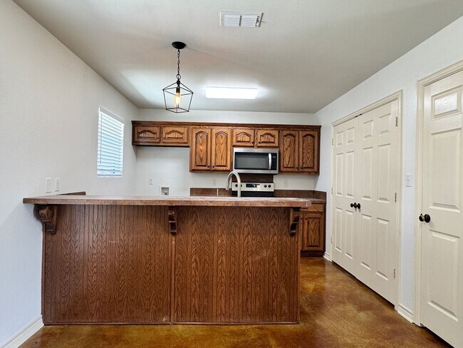 Building Photo - 13343-13343 Country Meadow Ln