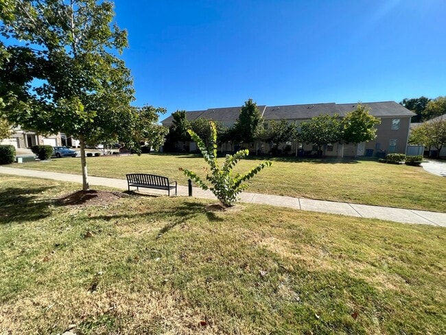 Building Photo - Upscale 3BR 2.5BA Townhome in Blackman!