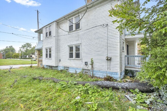 Building Photo - Newly renovated 4 bedroom HALF OFF MAY RENT