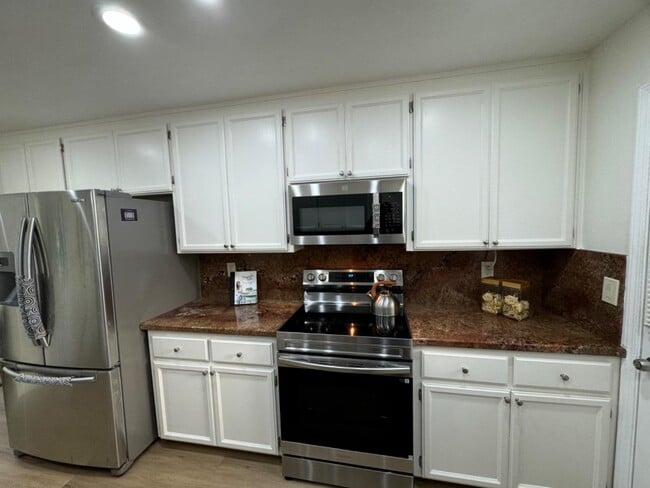 Building Photo - 963 La Mesa Terrace