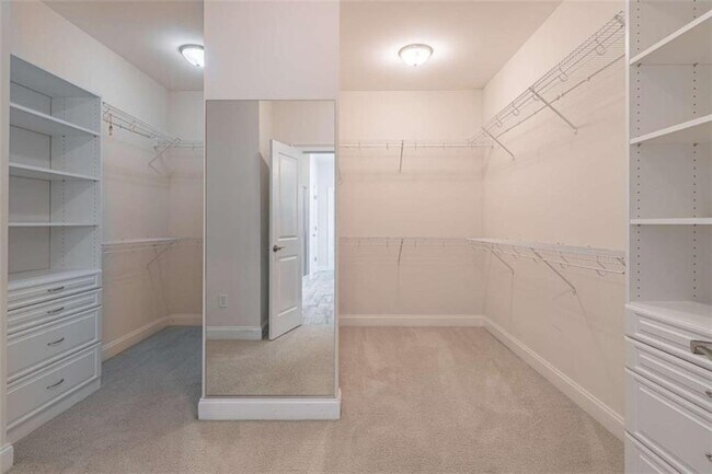 Building Photo - 829 Adler Ct