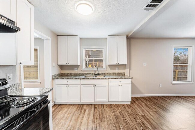 Building Photo - 3722 Seabrook St
