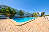 Building Photo - 223 Columbia Dr