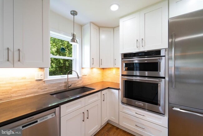 Building Photo - 610 Valley Brook Dr