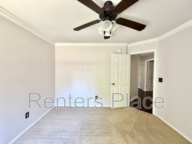 Building Photo - 3004 S Tamarack Ave