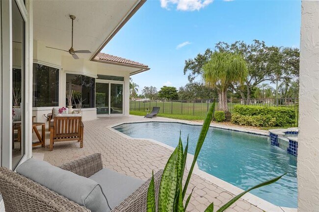 Building Photo - 2534 Golf View Dr