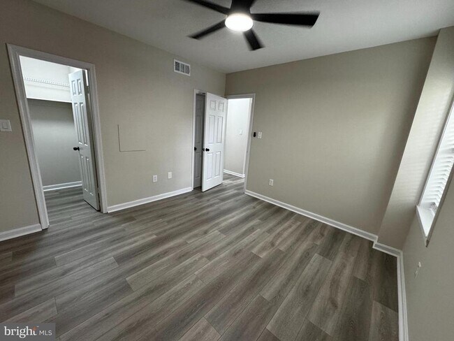 Building Photo - 2518 Fairfax Dr