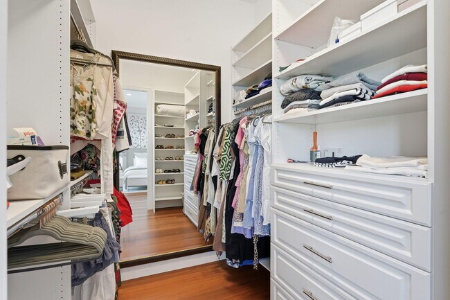 Building Photo - 921 Osceola Dr