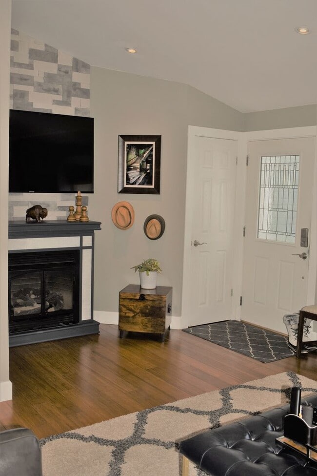 Building Photo - 1817 Tyler Ave