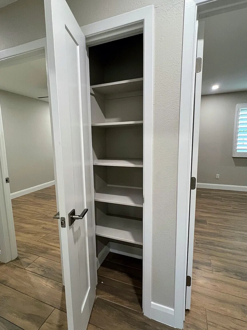 Building Photo - 2508 E Loyola Dr