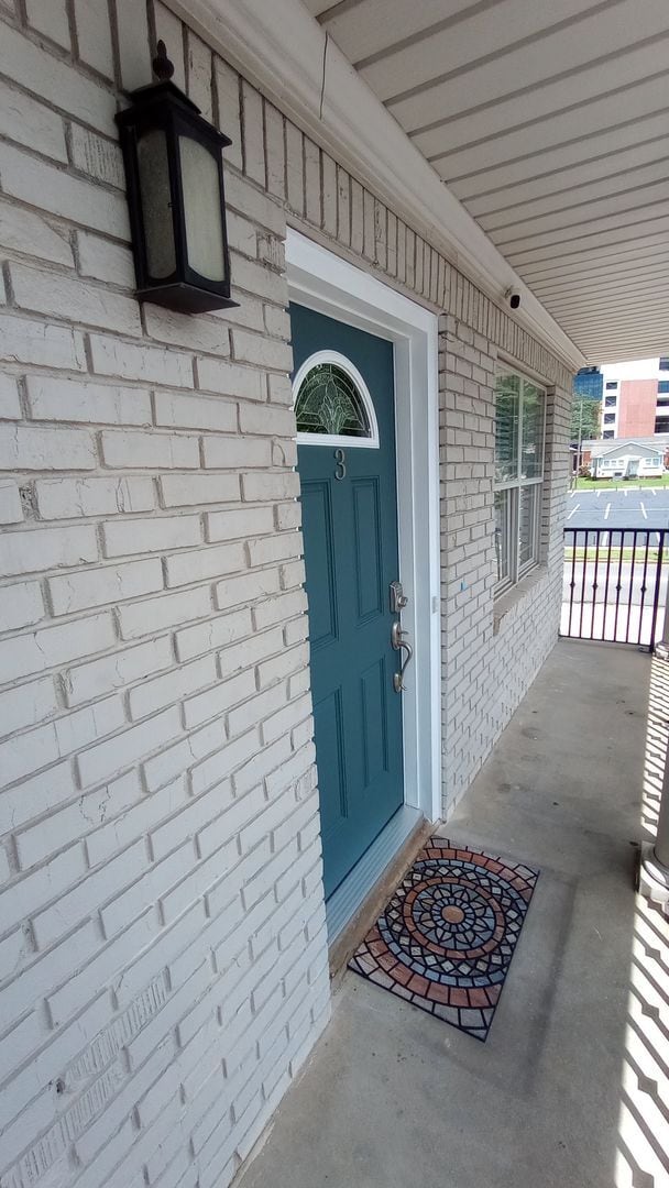 Building Photo - 824 Frank Thomas Ave
