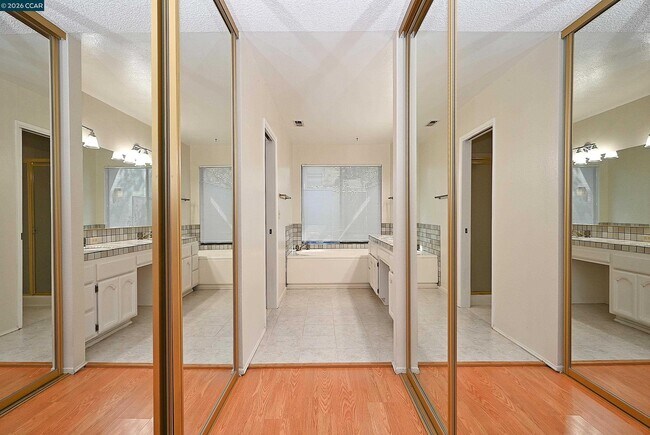 Building Photo - 200 Powhattan Ct