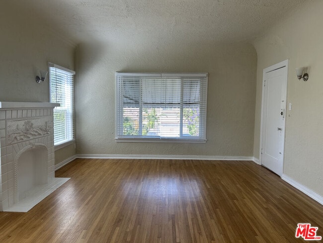Building Photo - 3642 Mentone Ave