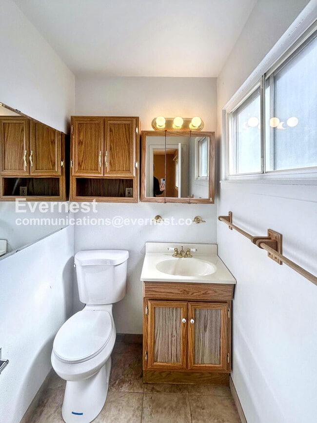 Building Photo - 1409 Laurette Dr