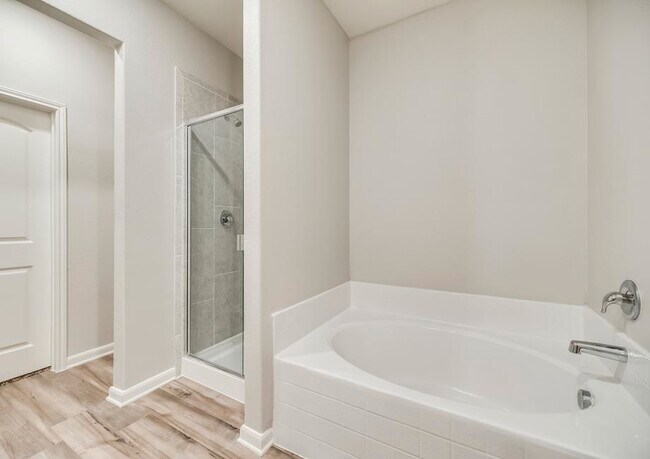 Building Photo - 404 Harbor Oaks Dr