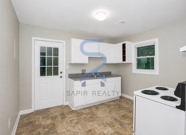 Building Photo - Spacious 4BR  in a Prime Warner Robins Location Near Top Attractions