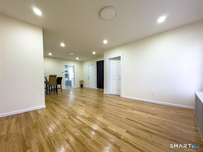 Building Photo - 23 Lake St