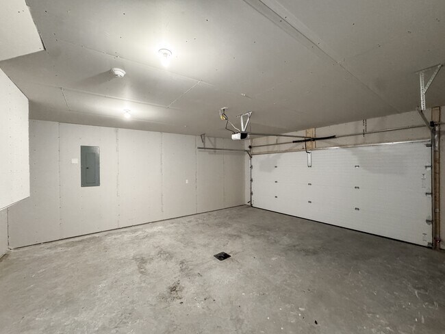 Building Photo - 1105 Jill Dr W