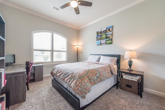 Building Photo - Sherwood Rental