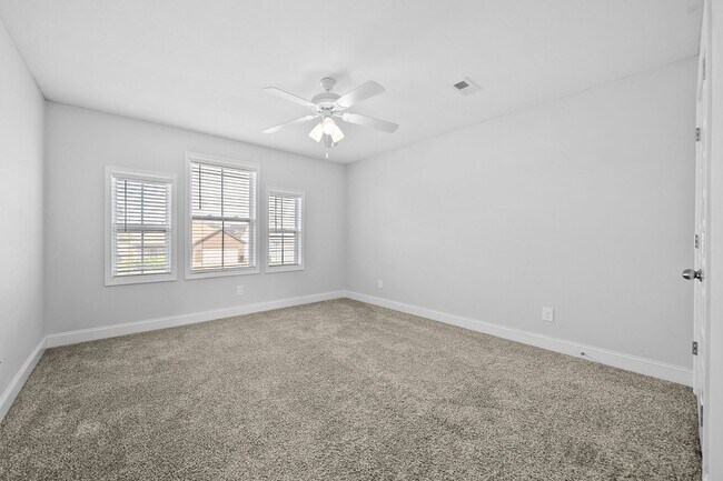 Building Photo - 1116 Eagle's View Dr