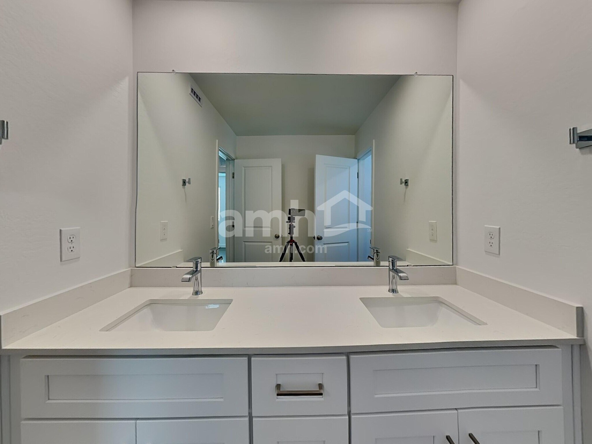 Building Photo - 12630 W Flynn Ln