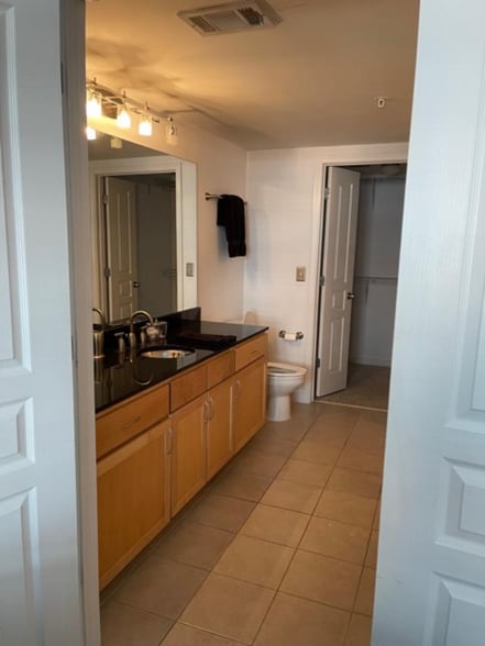 Suite#2-bath - 401 20th St S