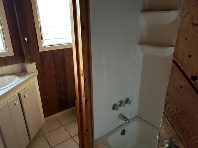 Building Photo - 16-2065-2065 Lauhala Dr