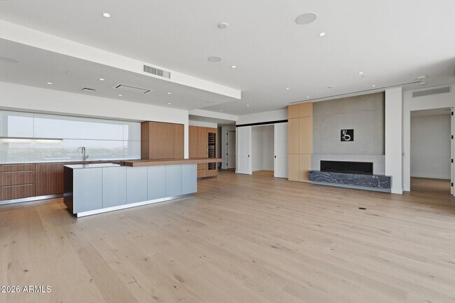 Building Photo - 4849 N Camelback Rdg Dr