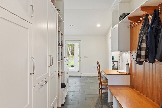 Building Photo - 229 Fairhaven Hill Rd