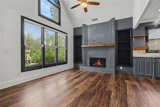 Building Photo - 3950 Spalding Dr